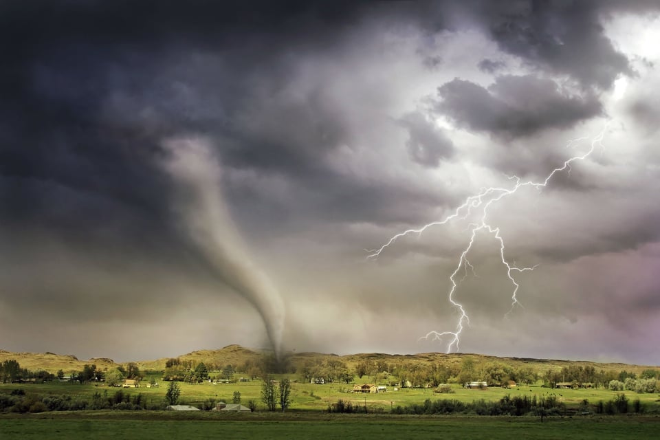 tornado-lightning